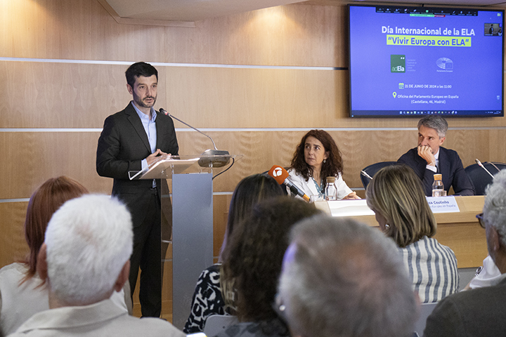 El ministro Bustinduy durante el discurso