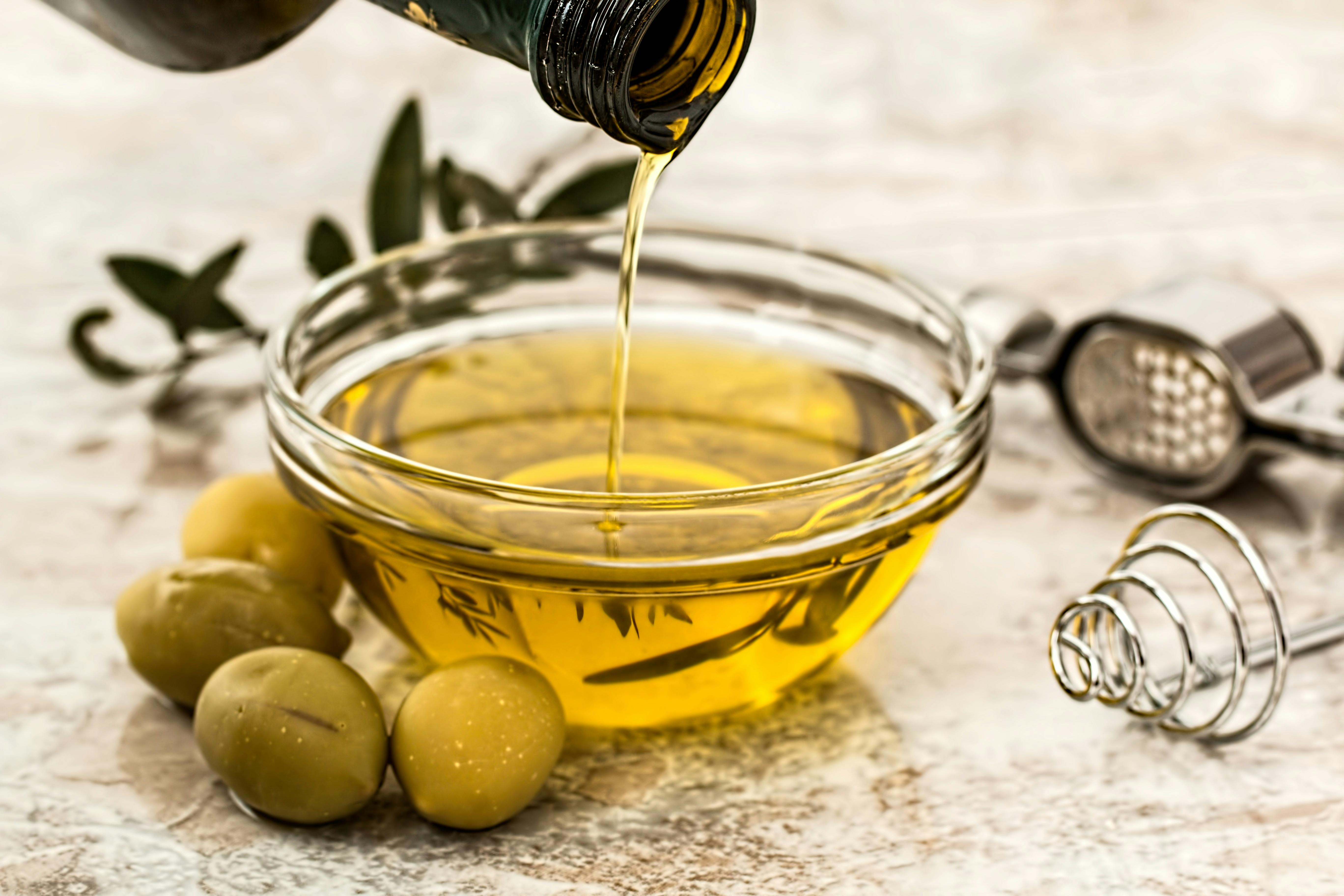 Noticia Consumo envía nuevos requerimientos a los principales supermercados para corroborar que trasladan la reducción del IVA del aceite de oliva a los consumidores